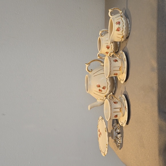 10 piece vintage tea set with pink roses and gold tone trim detailing - Picture 10 of 12